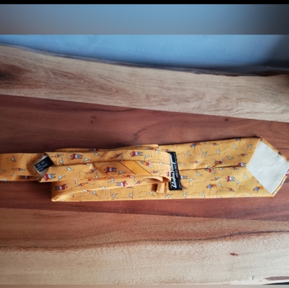 SALVATORE FERRAGAMO FISHING MOTIF GOLD SILK NECK TIE, NWOT - Picture 4 of 10